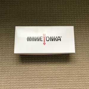 NEW Minnetonka Classic Fringe Boot